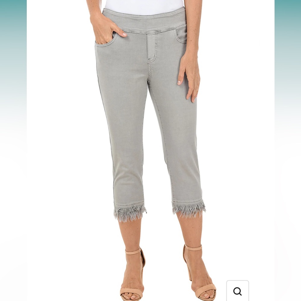 NWOT Ethyl Clothing Grey Double Frayed Pull-On Denim Capri Pant Women's 8